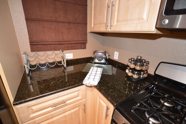 Building Photo - Meridian Fully Furnished Condo with Pool view.