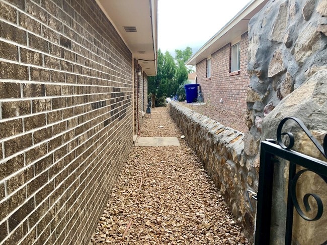Building Photo - 7136 Orizaba Ave