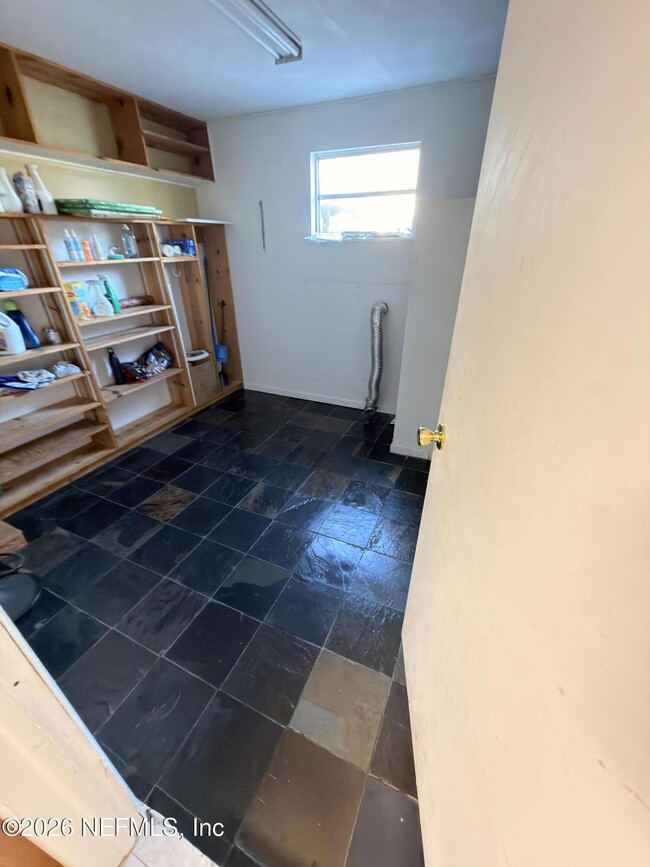 Building Photo - 360 Canis Dr W