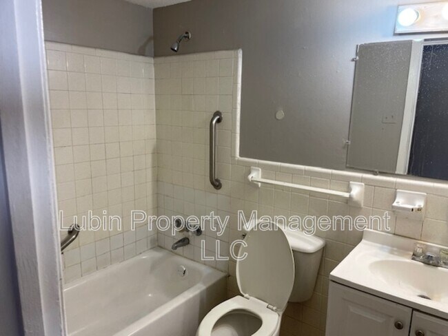 Building Photo - 611 Benham Ave