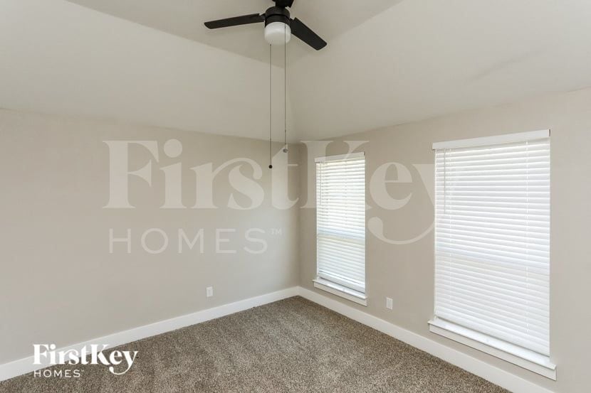 Building Photo - 537 Windrow Ln