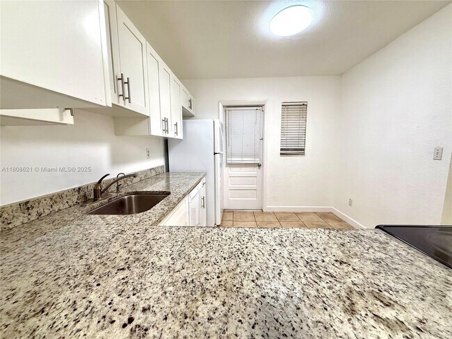 Building Photo - 2500 SW 81st Ave