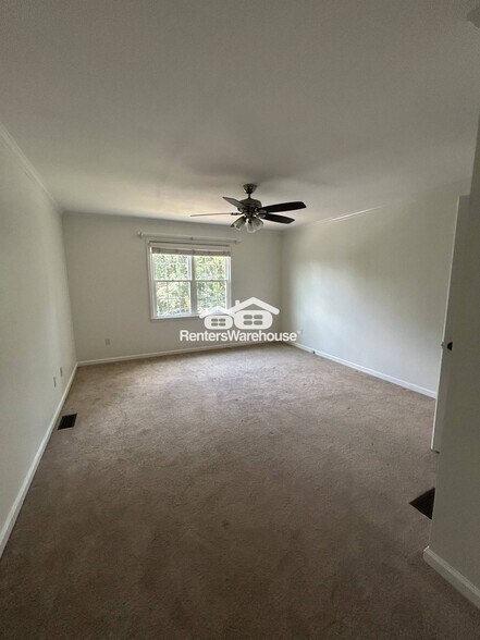 Building Photo - 2501 Crestwood Cir