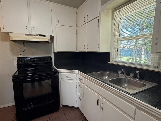 Building Photo - 3929 NW 32nd St