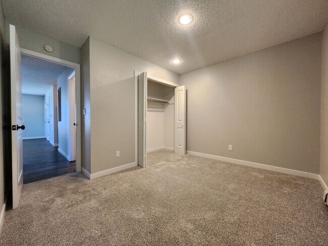 Building Photo - 4615 Picturesque Ct