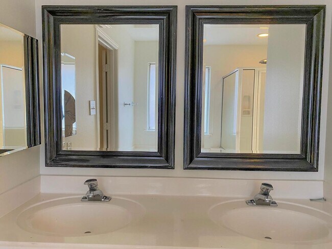Building Photo - 54 N Queenscliff Cir