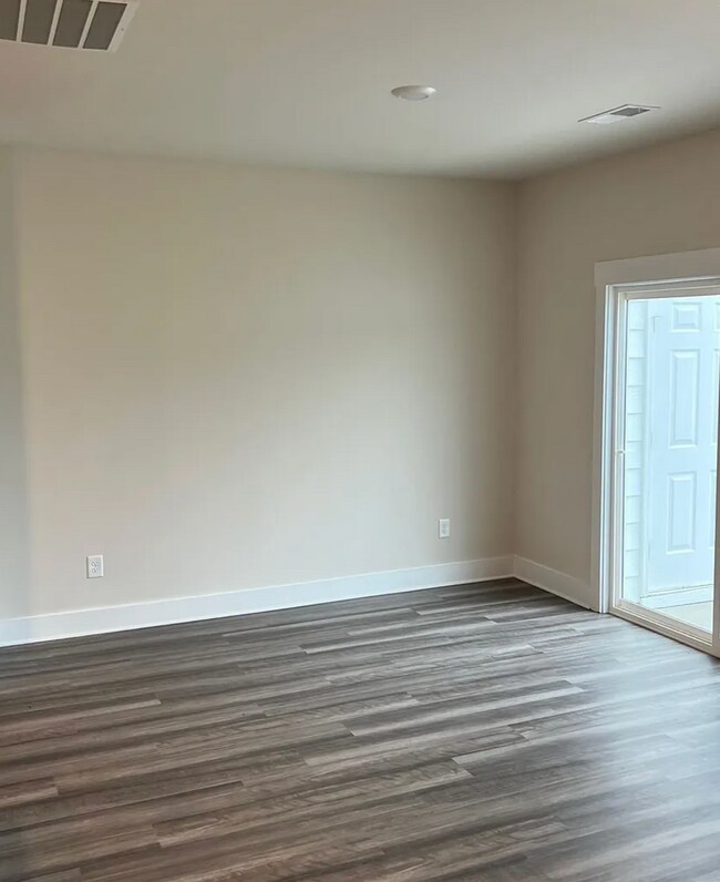 Building Photo - Desirable 3/2.5 Townhome Available Novembe...