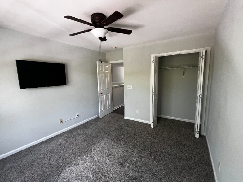 Building Photo - 136 Madrid Dr