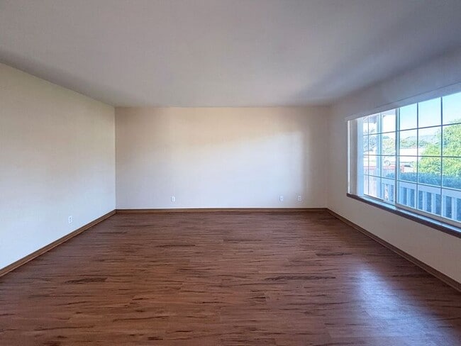 Building Photo - 882 Smith St