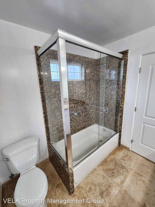 Building Photo - 3 br, 2.5 bath House - 2585 N Windsor Ave