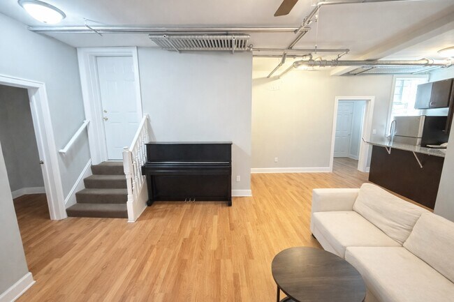 Building Photo - 3155 W Augusta Blvd