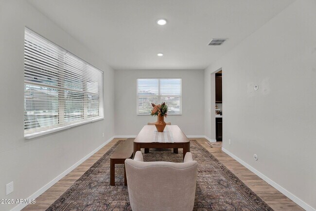 Building Photo - 9418 E Theia Dr