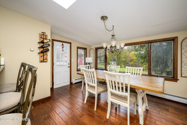 Building Photo - 19 Reids Hill Rd