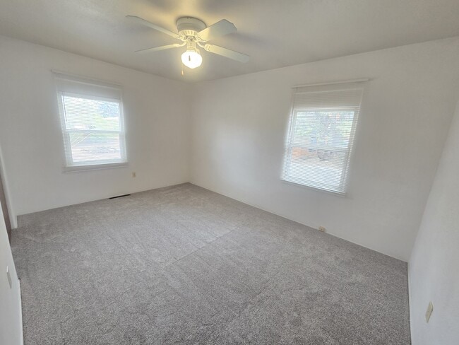 Building Photo - 3820 Meadow Ln