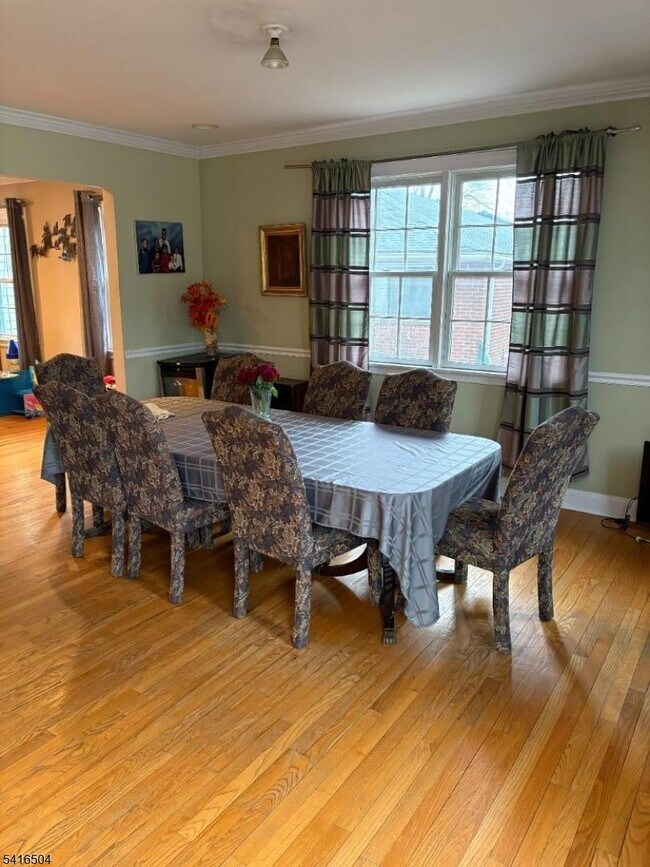 Building Photo - 521 Pleasant Valley Way