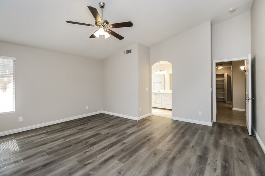 Building Photo - 1233 S Colonial Dr