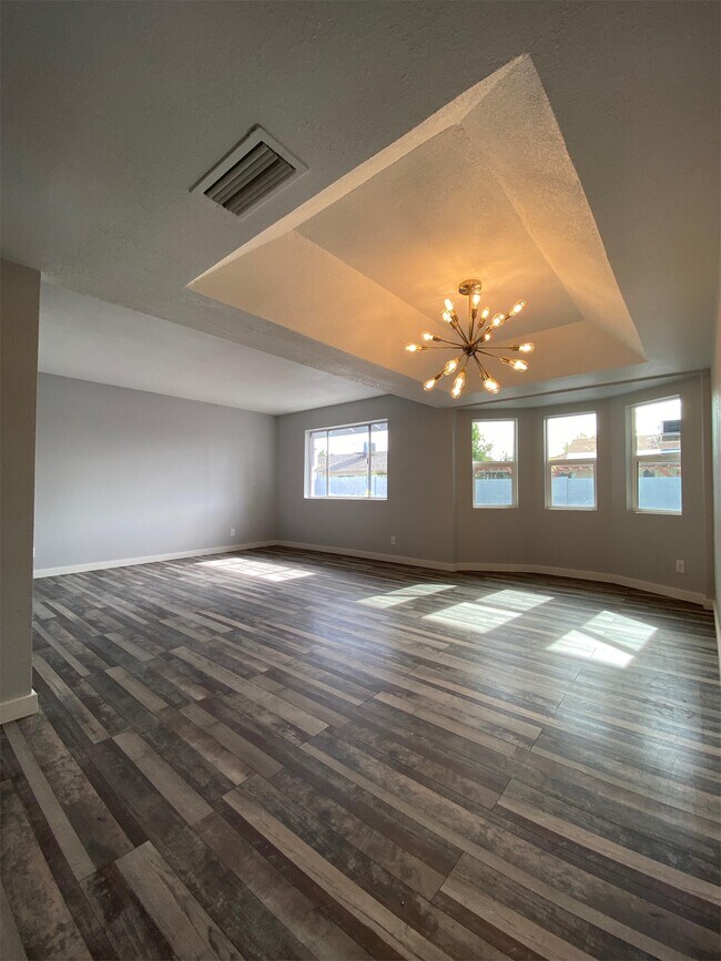 Building Photo - 4007 W Rue De Lamour Ave