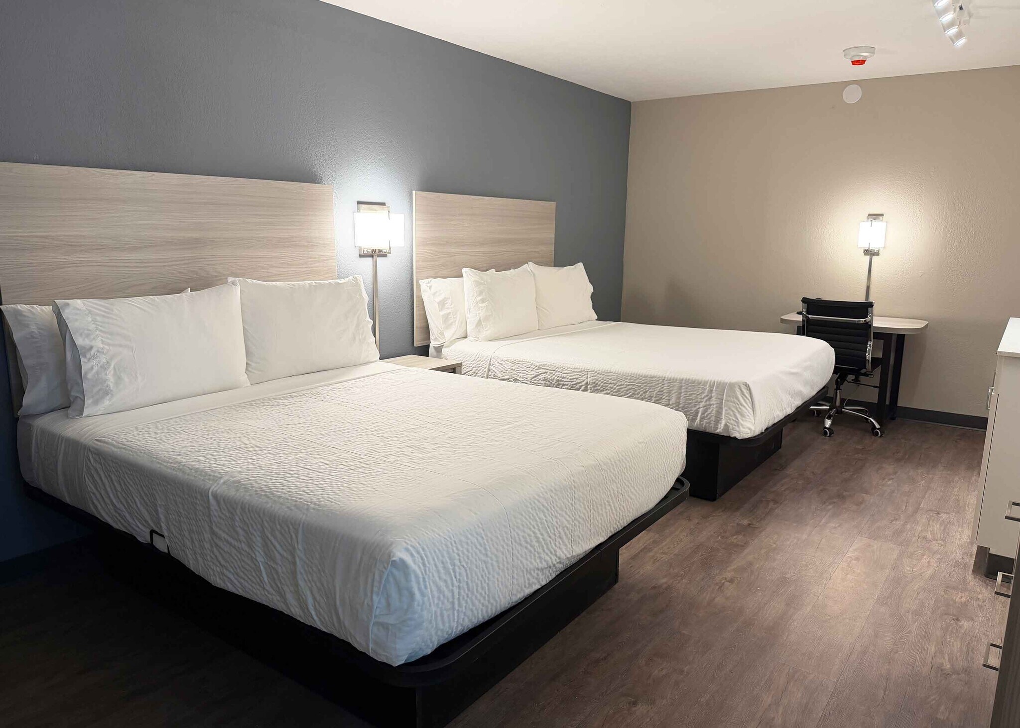 Building Photo - Furnished Studio-Longview