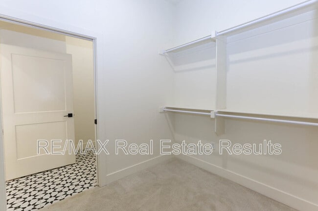 Building Photo - 1809 W Saddlebrook Ln