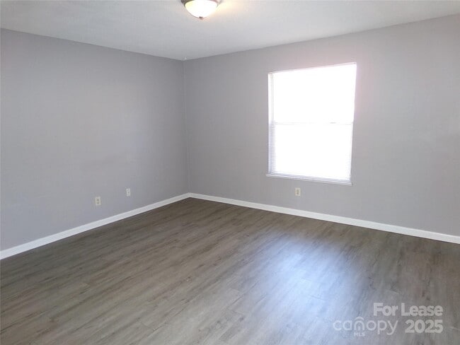 Building Photo - 1351 N 6th St