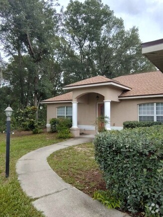 Building Photo - Inviting 3 Bedroom, 2 Bath Home in Desirab...