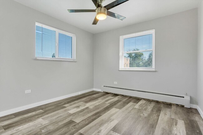 Building Photo - Newly Remodeled 2 Bed, 1 Bath Condo in the Goldsmith Neighborhood!