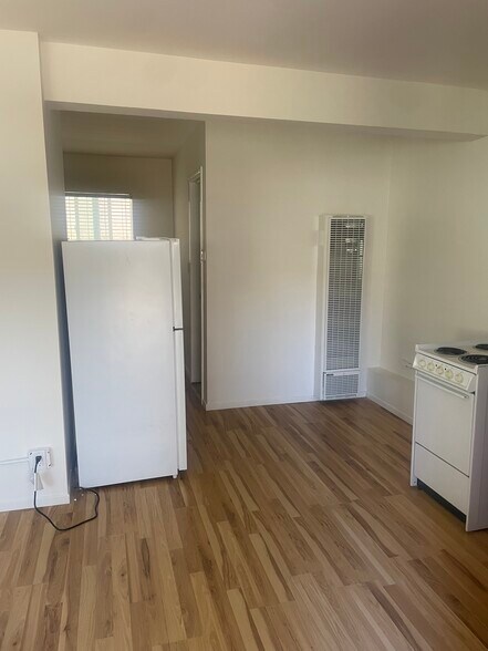 Building Photo - 2703 Nelson Ave