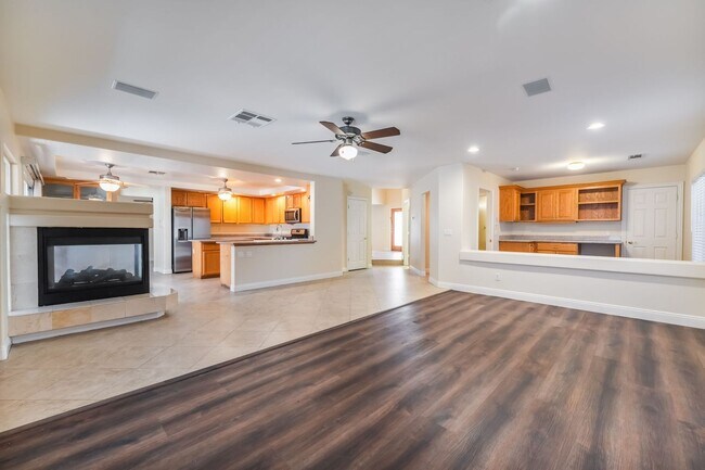 Building Photo - 5 bedroom home in Silverado Ranch area low upkeep yard