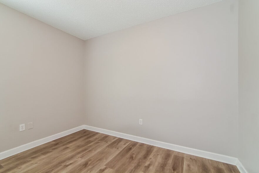 Building Photo - 627 Cotulla Dr