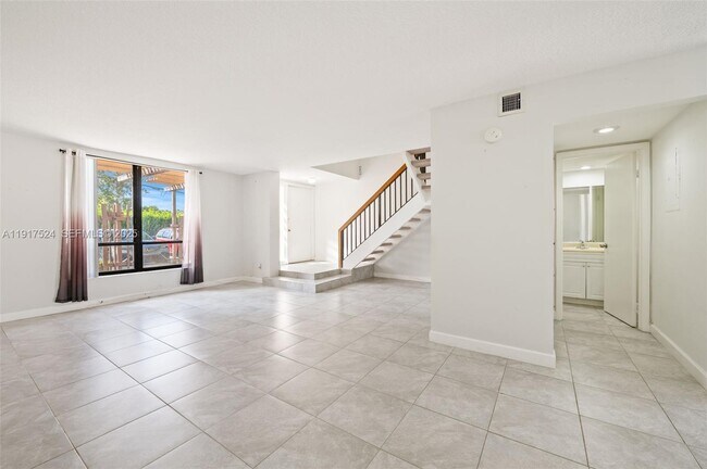 Building Photo - 1017 NW 124th Ave