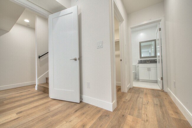 Building Photo - 11726 Hamlin St