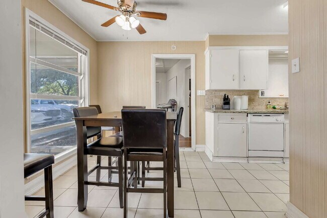 Building Photo - 520 Helena St