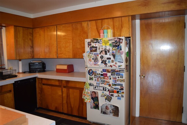 Building Photo - 301 Homan Ave