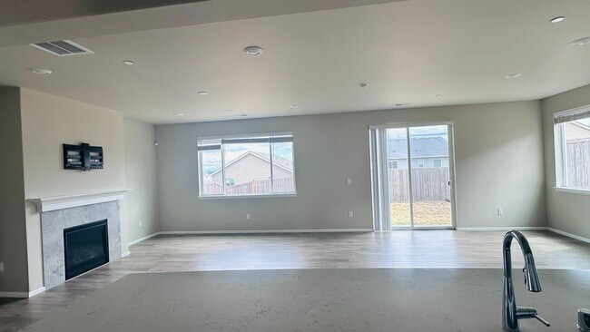Building Photo - 1467 Baker Hts Lp