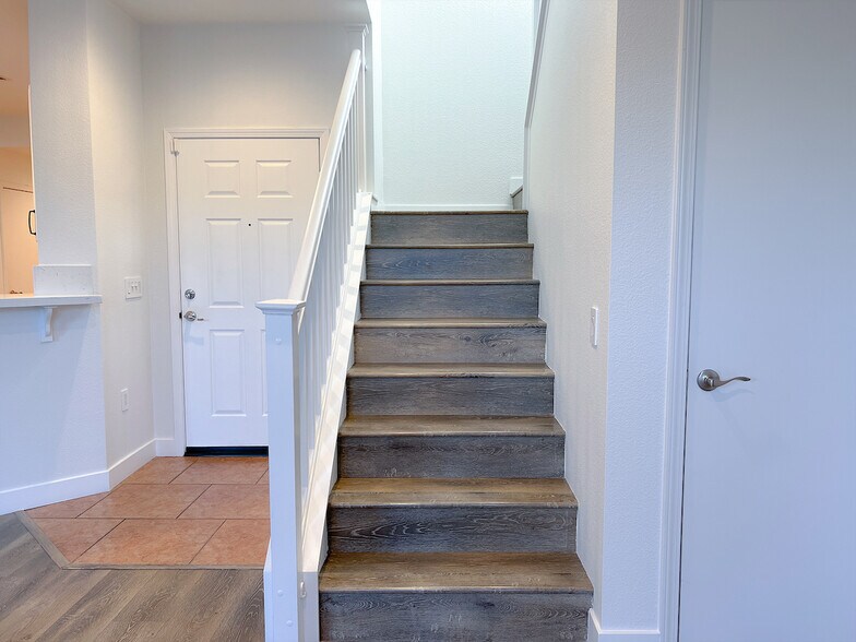 Building Photo - 16710 Nicklaus Dr