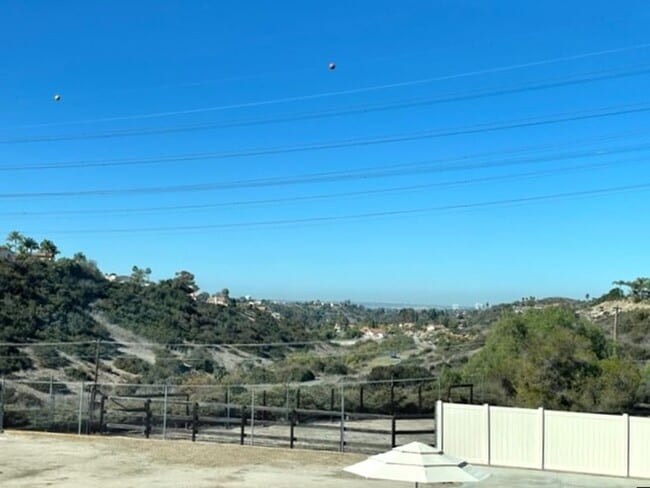 Building Photo - 526 Trailridge Dr