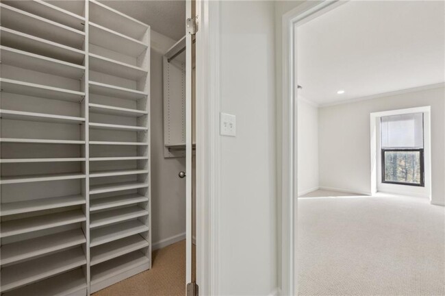 Building Photo - 24308 Plantation Dr NE