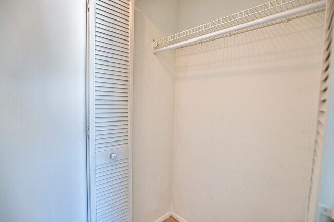 Building Photo - Annual Unfurnished 2 Bedrooms 2 Bathrooms Pool Home Located in South Venice!
