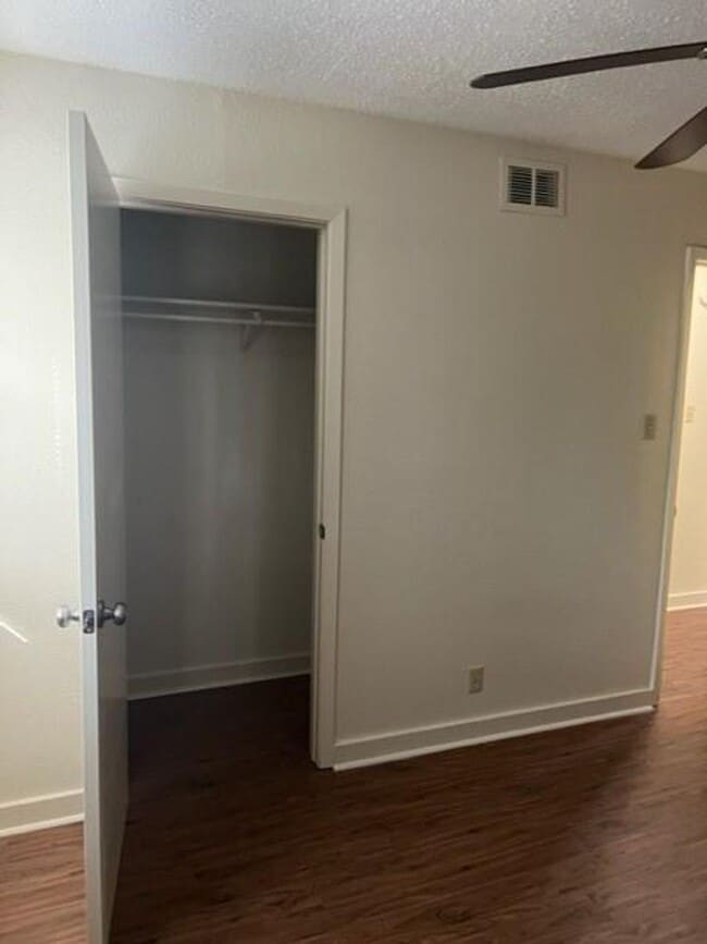 Building Photo - 304 Algerita Dr