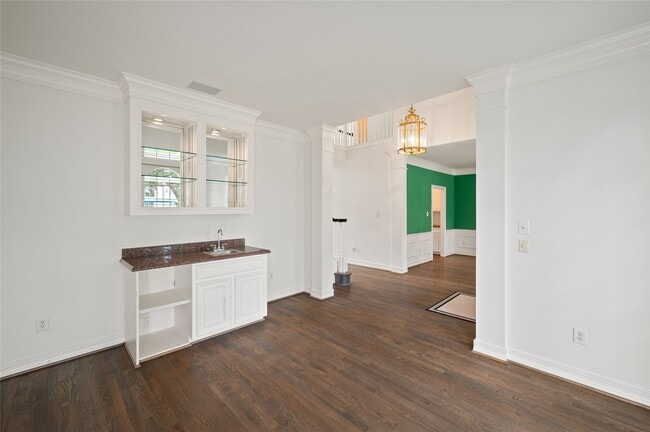 Building Photo - 4006 Chatham Ln