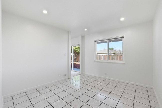 Building Photo - 1861 Nelson Dr