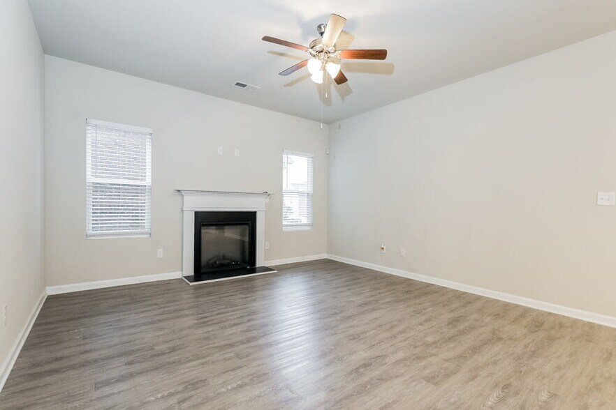 Building Photo - 176 Addy Ln
