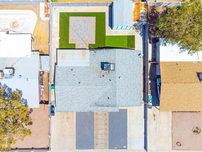 Building Photo - 1510 W 7th Dr