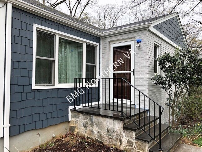 Building Photo - 1100 S Forest Dr