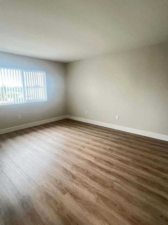 Building Photo - 1400 Estate Dr