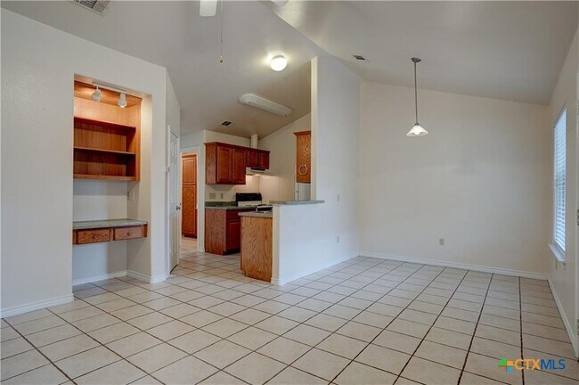 Building Photo - 412 Burleson St