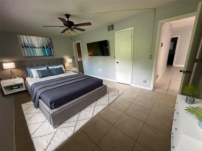 Building Photo - 3720 NW 115th Way