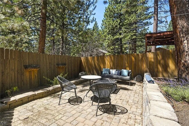 Building Photo - Oriole #2