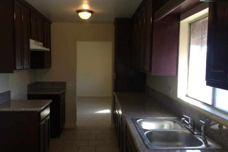 Building Photo - 443 E 84th St