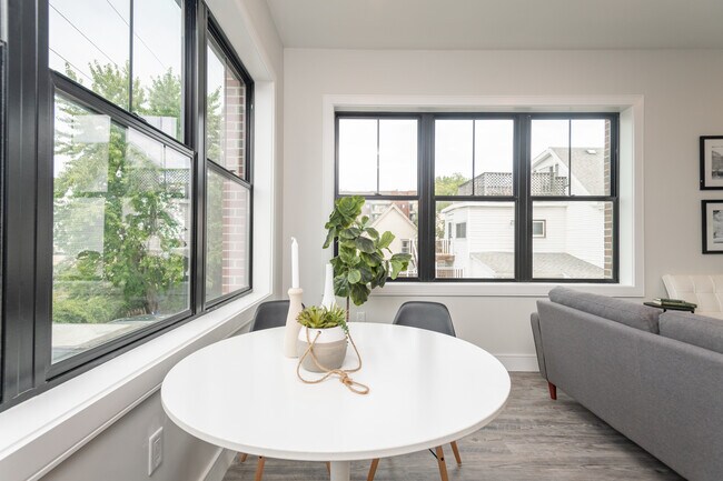 Building Photo - 16 Laurel St